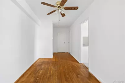 1 Edwards Street #3C, Roslyn Heights, NY 11577 - Photo 3