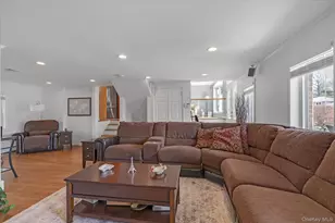 340 Woodbridge Ln, Jericho, NY 11753 - Photo 17