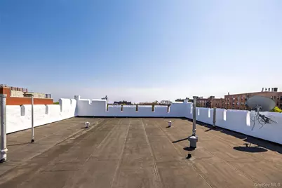 910 Dinsmore Avenue, Far Rockaway, NY 11691 - Photo 11