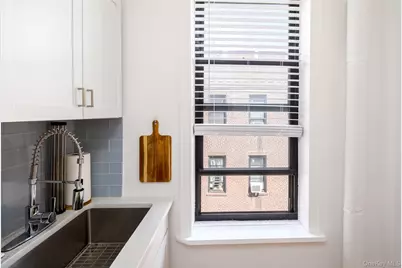 910 Dinsmore Avenue, Far Rockaway, NY 11691 - Photo 15