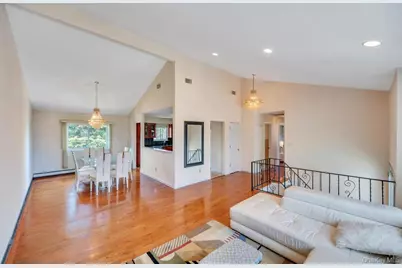 54 Felicia Court, Plainview, NY 11803 - Photo 9