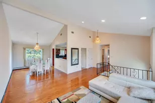 54 Felicia Ct, Plainview, NY 11803 - Photo 9