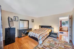 54 Felicia Ct, Plainview, NY 11803 - Photo 11