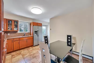 54 Felicia Court, Plainview, NY 11803 - Photo 3