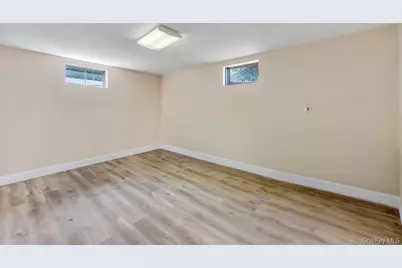 54 Felicia Court, Plainview, NY 11803 - Photo 25