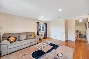 54 Felicia Ct, Plainview, NY 11803 - Photo 5