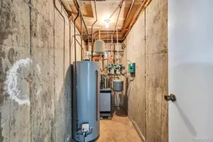 54 Felicia Ct, Plainview, NY 11803 - Photo 27