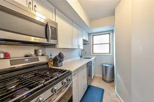 912 Pacific St, Lindenhurst, NY 11757 - Photo 13