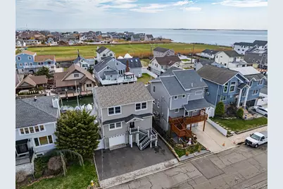 912 Pacific Street, Lindenhurst, NY 11757 - Photo 21