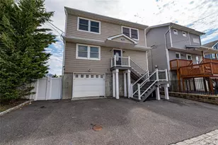 912 Pacific St, Lindenhurst, NY 11757 - Photo 33