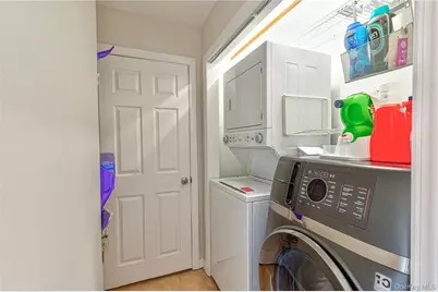 912 Pacific Street, Lindenhurst, NY 11757 - Photo 17