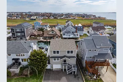 912 Pacific Street, Lindenhurst, NY 11757 - Photo 19
