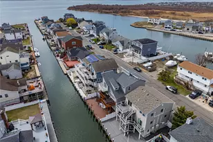 912 Pacific St, Lindenhurst, NY 11757 - Photo 23