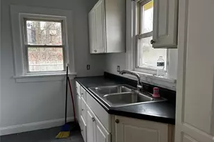 27 Howard Rd, Poughkeepsie, NY 12603 - Photo 3