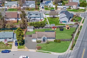 33 Hinton Ave, Babylon, NY 11702 - Photo 5