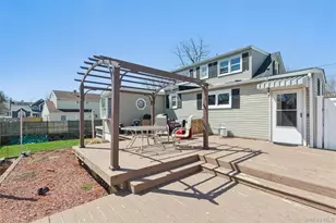 184 Smith Rd, Ronkonkoma, NY 11779 - Photo 15