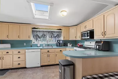 184 Smith Road, Ronkonkoma, NY 11779 - Photo 7