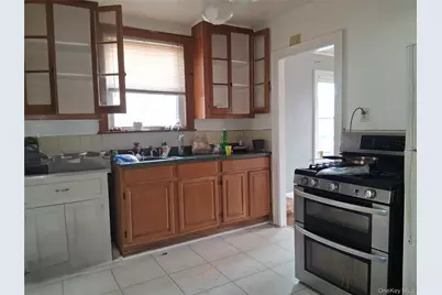 2 Fordham Place, Hempstead, NY 11550 - Photo 5