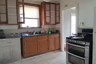 2 Fordham Pl, Hempstead, NY 11550 - Photo 5