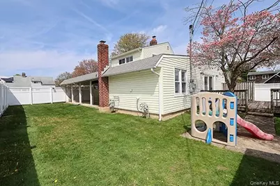 48 Link Lane, Hicksville, NY 11801 - Photo 25