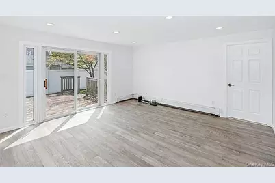 48 Link Lane, Hicksville, NY 11801 - Photo 11