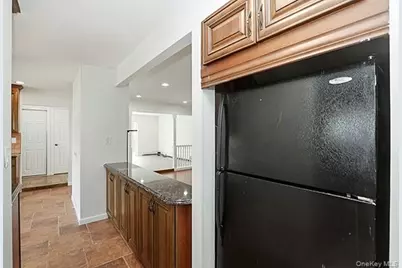 48 Link Lane, Hicksville, NY 11801 - Photo 7