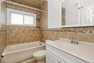 48 Link Ln, Hicksville, NY 11801 - Photo 15