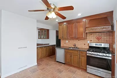 48 Link Lane, Hicksville, NY 11801 - Photo 5
