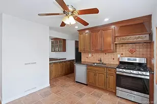 48 Link Ln, Hicksville, NY 11801 - Photo 5