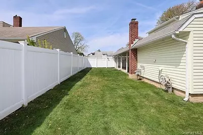 48 Link Lane, Hicksville, NY 11801 - Photo 29