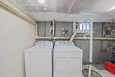 45 Roslyn Road, Roslyn Heights, NY 11577 - Photo 31