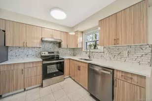 45 Roslyn Rd, Roslyn Heights, NY 11577 - Photo 11