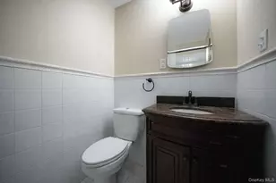 45 Roslyn Rd, Roslyn Heights, NY 11577 - Photo 21