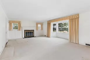 89 Country Club Dr, Port Washington, NY 11050 - Photo 9