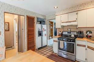 32 Jefferson Ave, Brentwood, NY 11717 - Photo 11