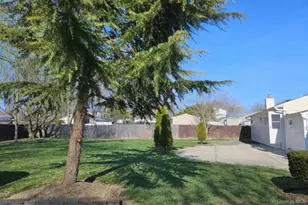 56 Applegate Dr, Central Islip, NY 11722 - Photo 29