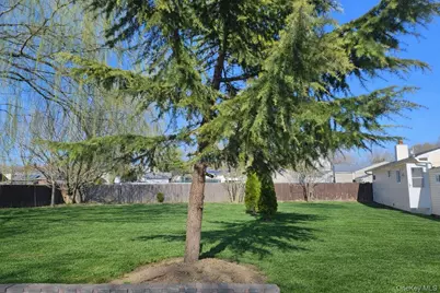 56 Applegate Drive, Central Islip, NY 11722 - Photo 33