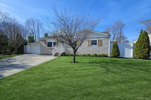 56 Applegate Dr, Central Islip, NY 11722 - Photo 3