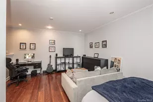 37 Brompton Rd, Great Neck, NY 11021 - Photo 11