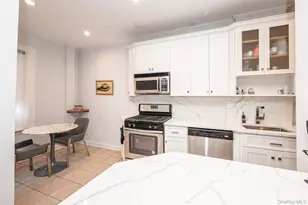 37 Brompton Rd, Great Neck, NY 11021 - Photo 17