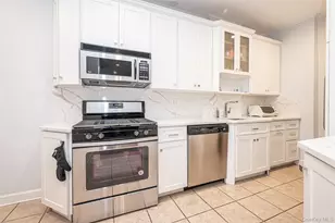 37 Brompton Rd, Great Neck, NY 11021 - Photo 19