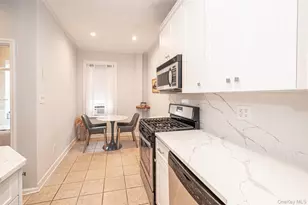 37 Brompton Rd, Great Neck, NY 11021 - Photo 23