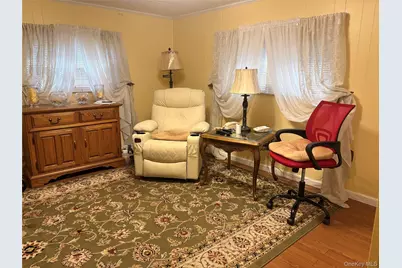 525/207 Riverleigh Avenue #207, Riverhead, NY 11901 - Photo 11