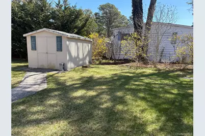 525/207 Riverleigh Avenue #207, Riverhead, NY 11901 - Photo 3