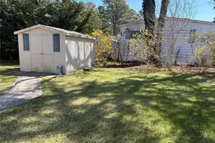 525/207 Riverleigh Ave, Riverhead, NY 11901 - Photo 3