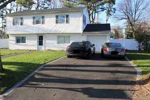 19 South Ln, Huntington, NY 11743 - Photo 3