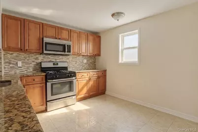 9555 115th Street, Richmond Hill, NY 11419 - Photo 3