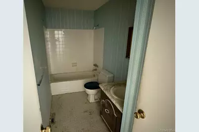 137 Fieldstone Court, Middle Island, NY 11953 - Photo 13