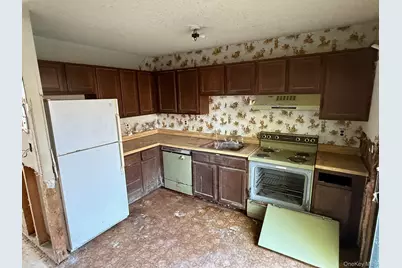 137 Fieldstone Court, Middle Island, NY 11953 - Photo 7