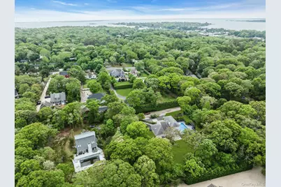 35 Bay Avenue W, Hampton Bays, NY 11946 - Photo 37